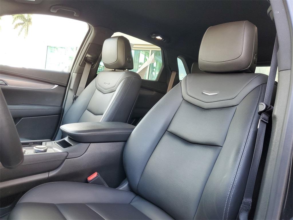 used 2023 Cadillac XT5 car, priced at $27,886