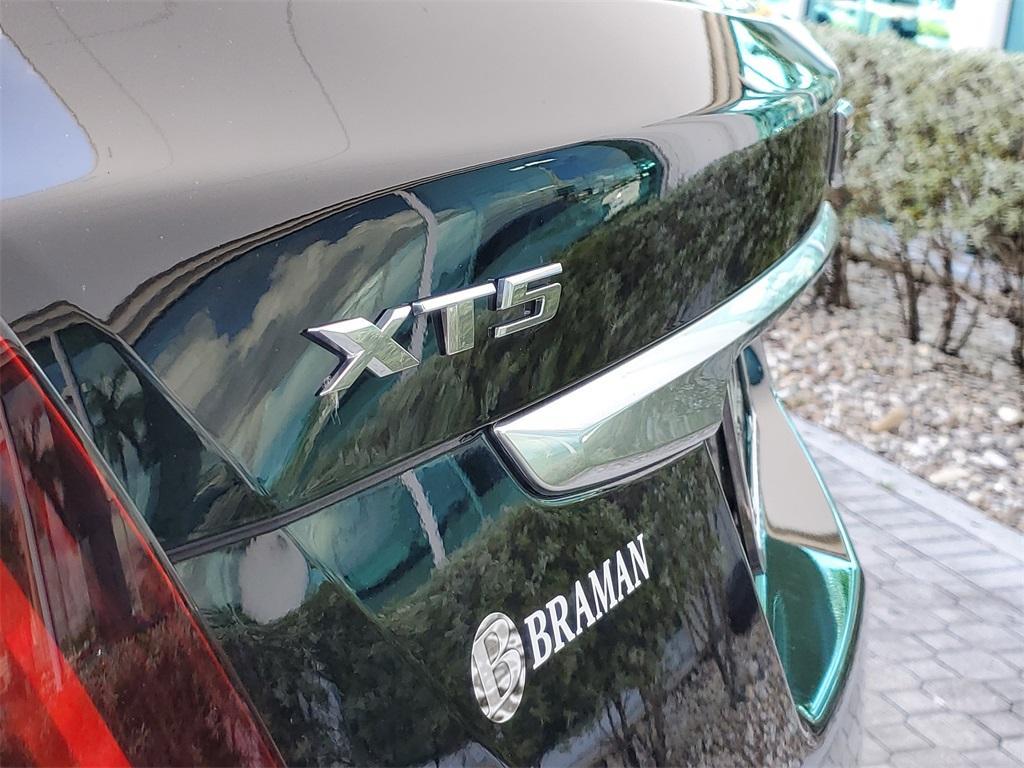 used 2023 Cadillac XT5 car, priced at $27,886