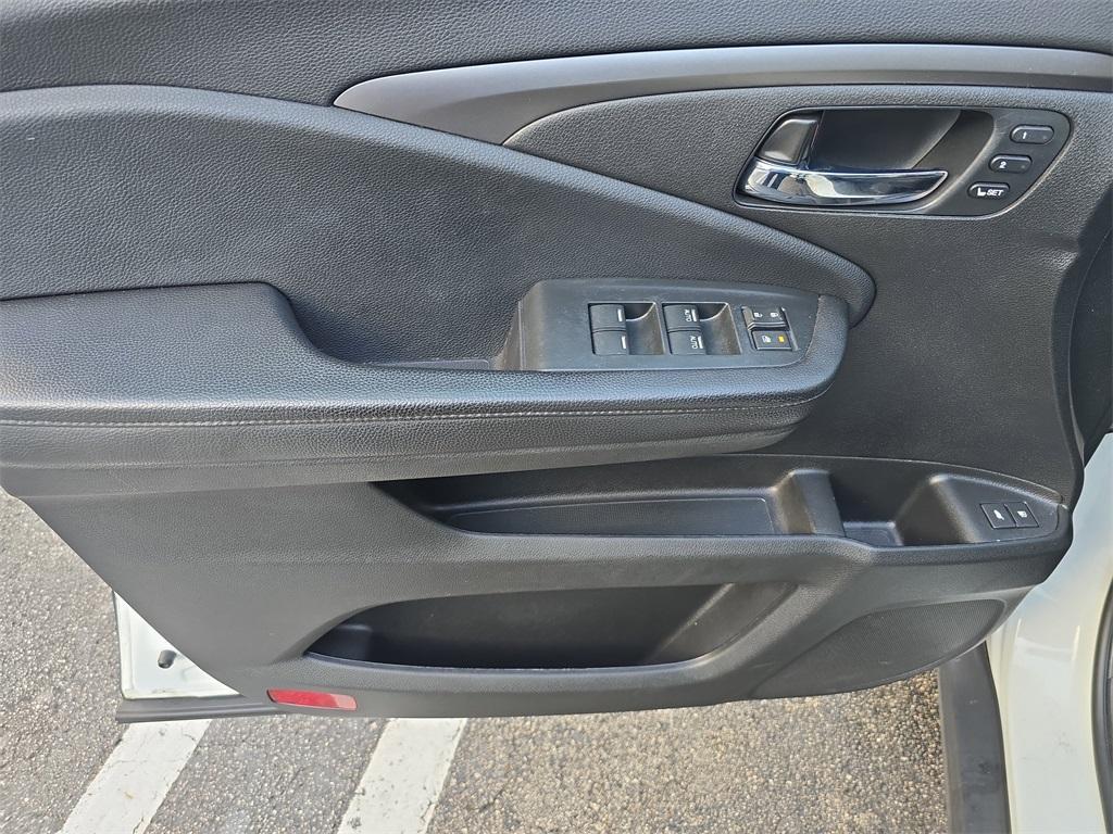 used 2022 Honda Pilot car, priced at $27,976