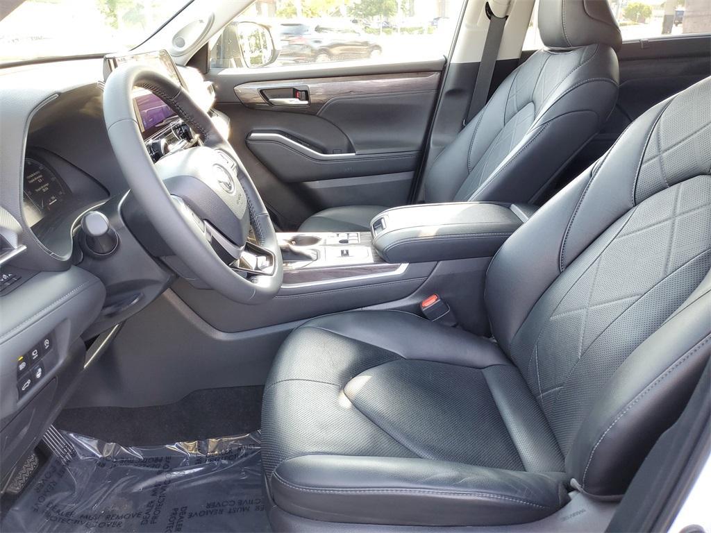 used 2024 Toyota Highlander car, priced at $47,560