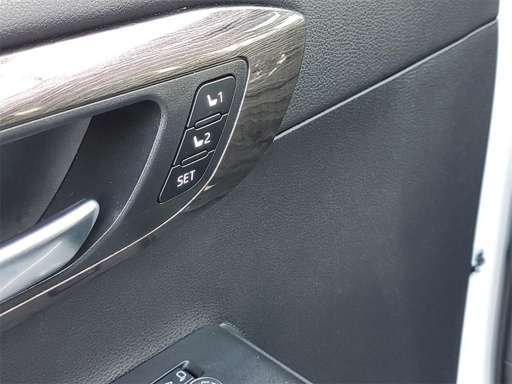 used 2024 Toyota Highlander car, priced at $47,560