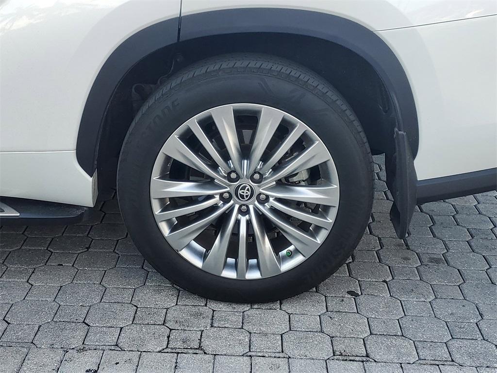 used 2024 Toyota Highlander car, priced at $46,626