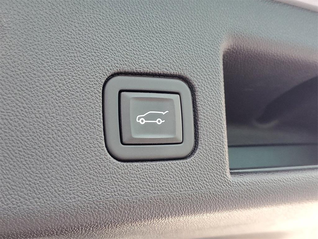 used 2023 Chevrolet Equinox car, priced at $22,894