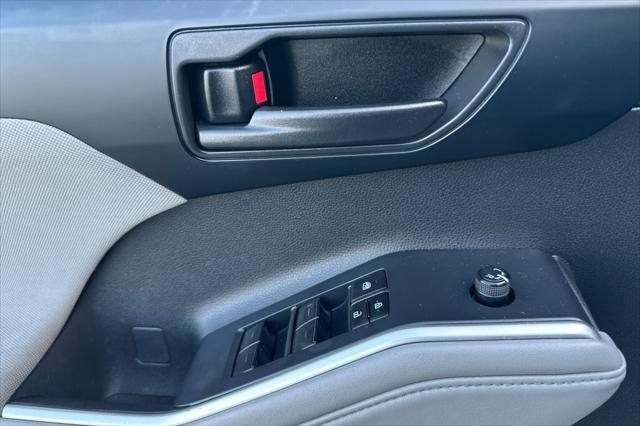 used 2022 Toyota Highlander Hybrid car, priced at $36,593
