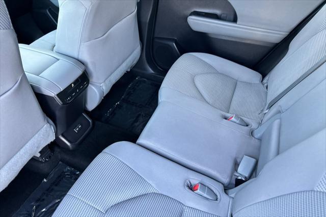 used 2022 Toyota Highlander Hybrid car, priced at $36,593