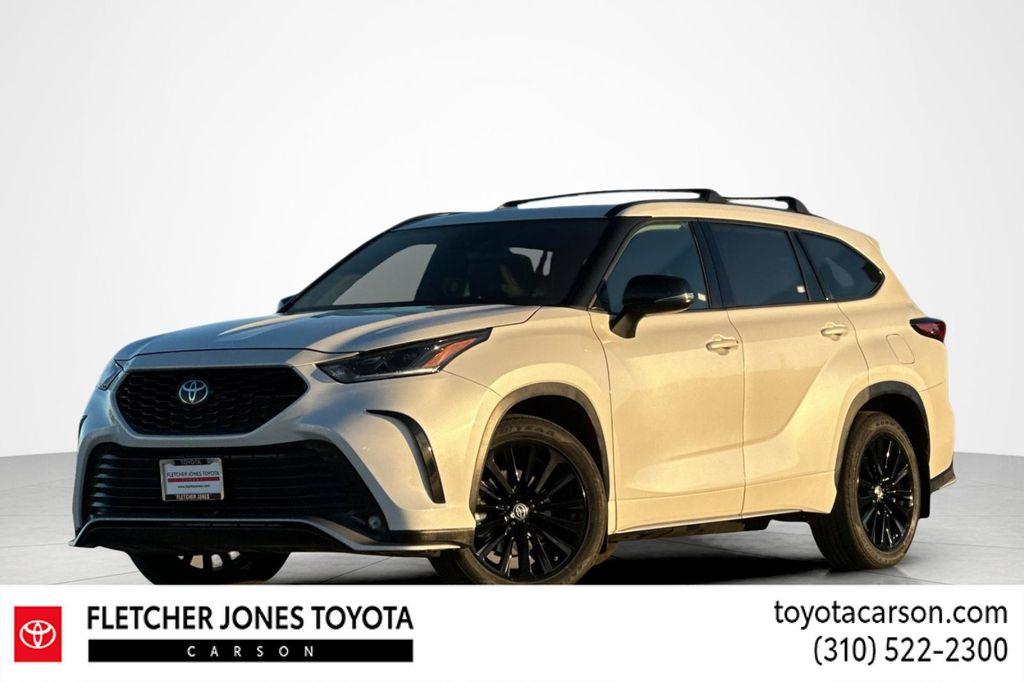 used 2023 Toyota Highlander car, priced at $35,994
