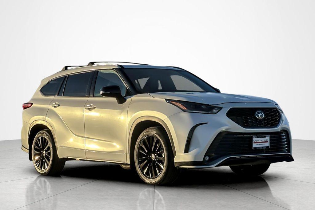 used 2023 Toyota Highlander car, priced at $35,994