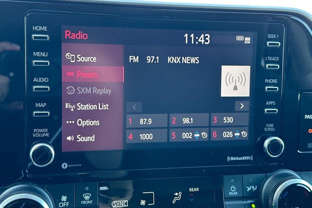 used 2021 Toyota Highlander car, priced at $24,894