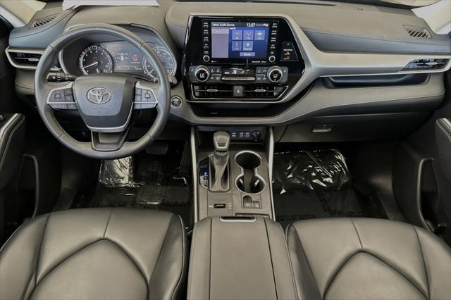 used 2022 Toyota Highlander car, priced at $33,393