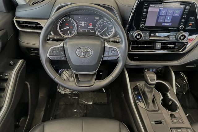 used 2022 Toyota Highlander car, priced at $33,393