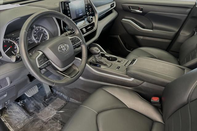 used 2022 Toyota Highlander car, priced at $33,393