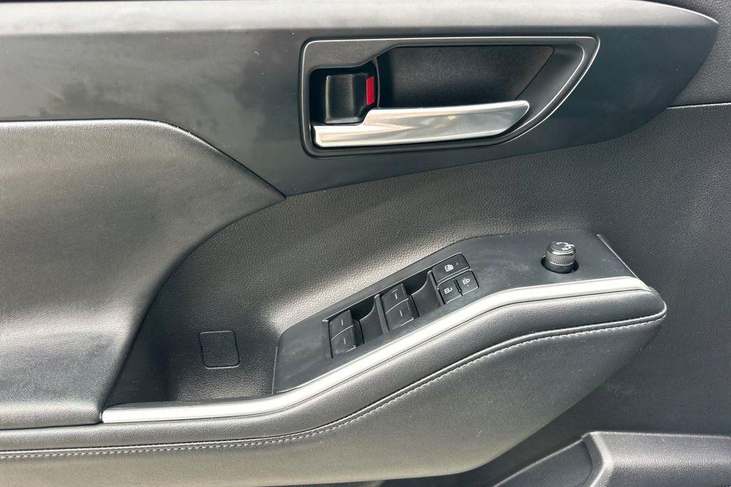 used 2022 Toyota Highlander car, priced at $31,494