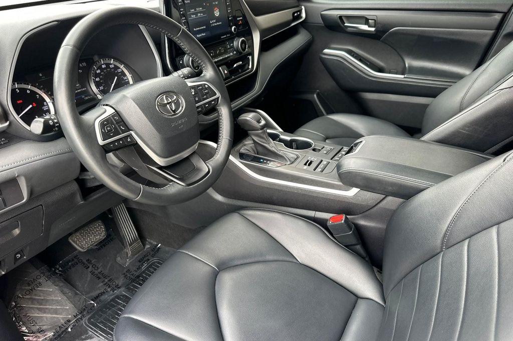 used 2022 Toyota Highlander car, priced at $31,494