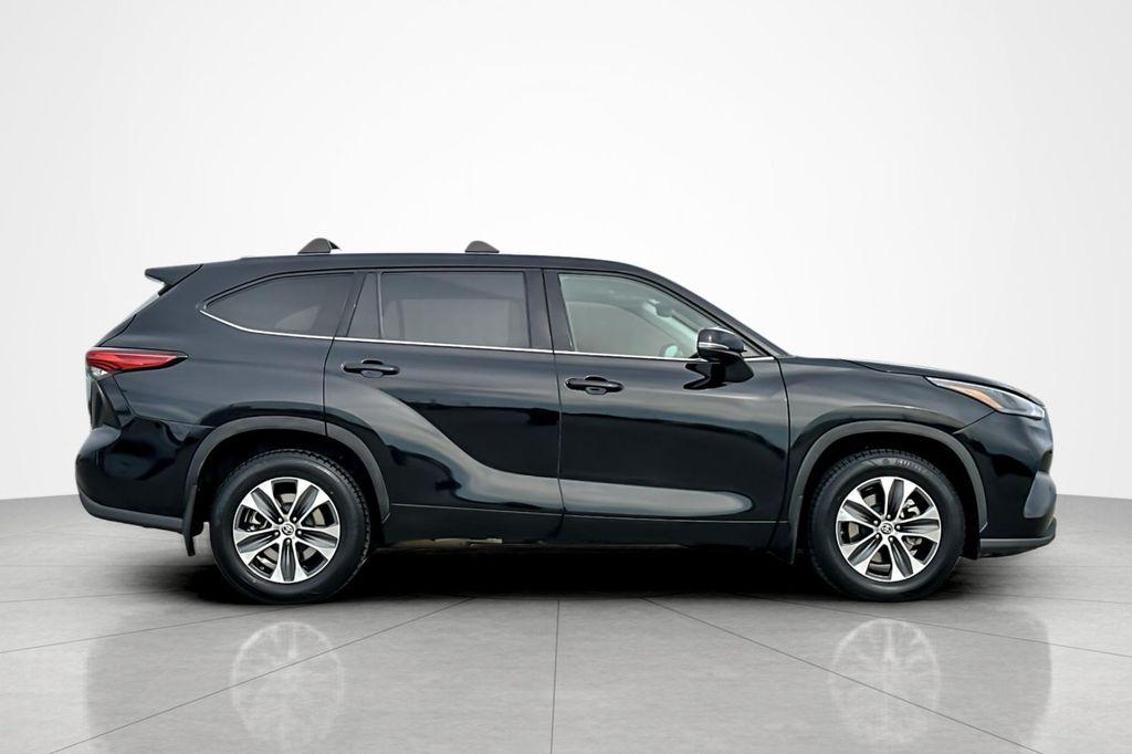 used 2022 Toyota Highlander car, priced at $31,494
