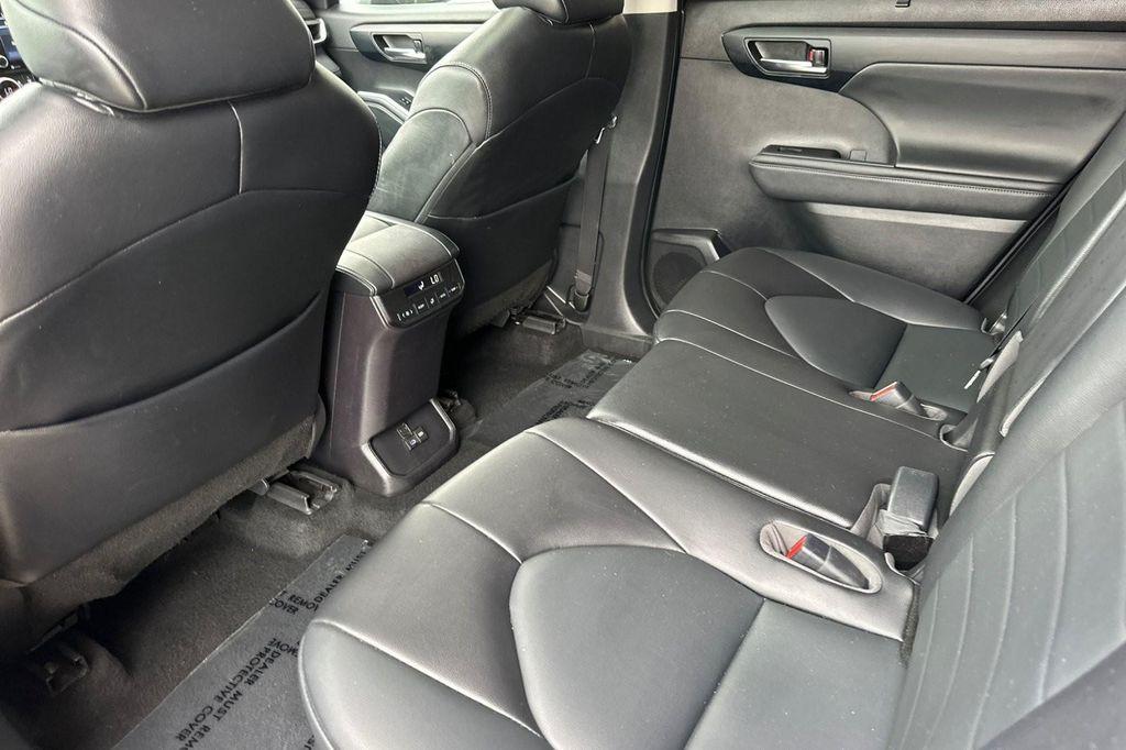 used 2022 Toyota Highlander car, priced at $31,494