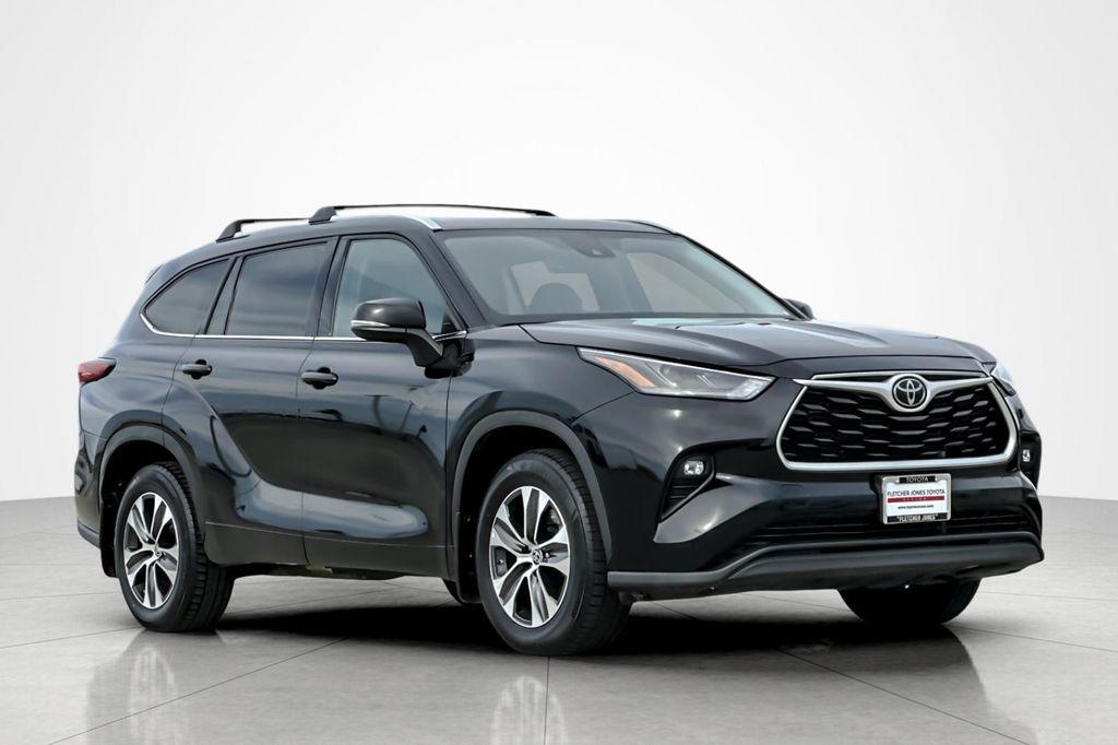 used 2022 Toyota Highlander car, priced at $31,494