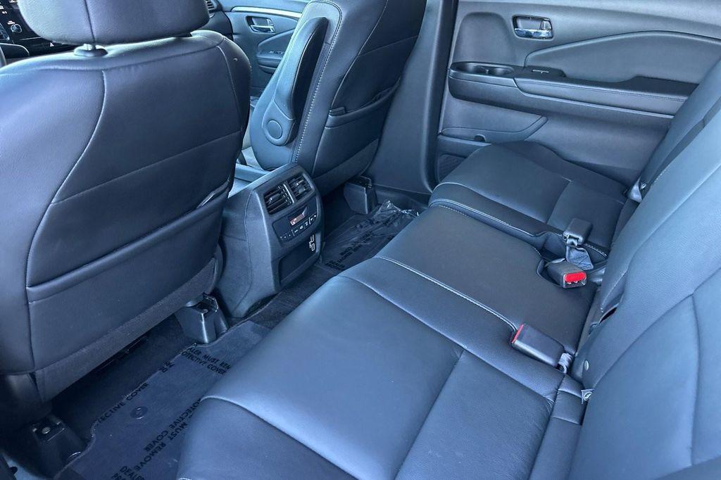 used 2022 Honda Pilot car, priced at $25,593