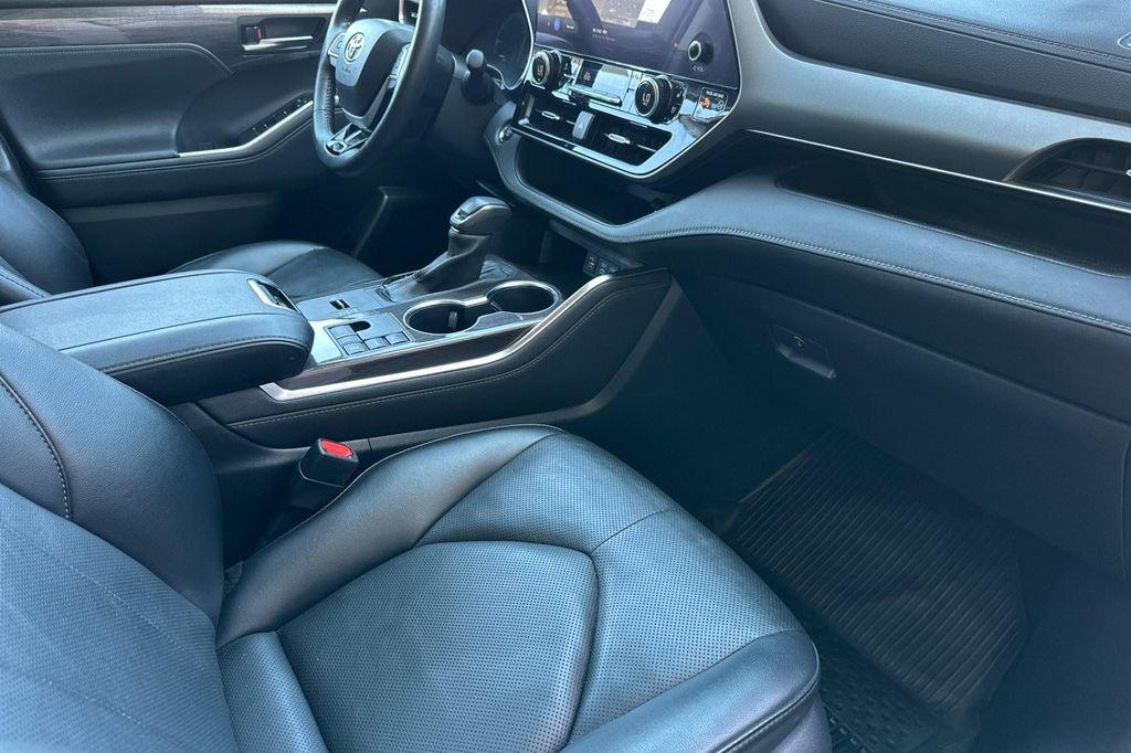 used 2023 Toyota Highlander car, priced at $38,893