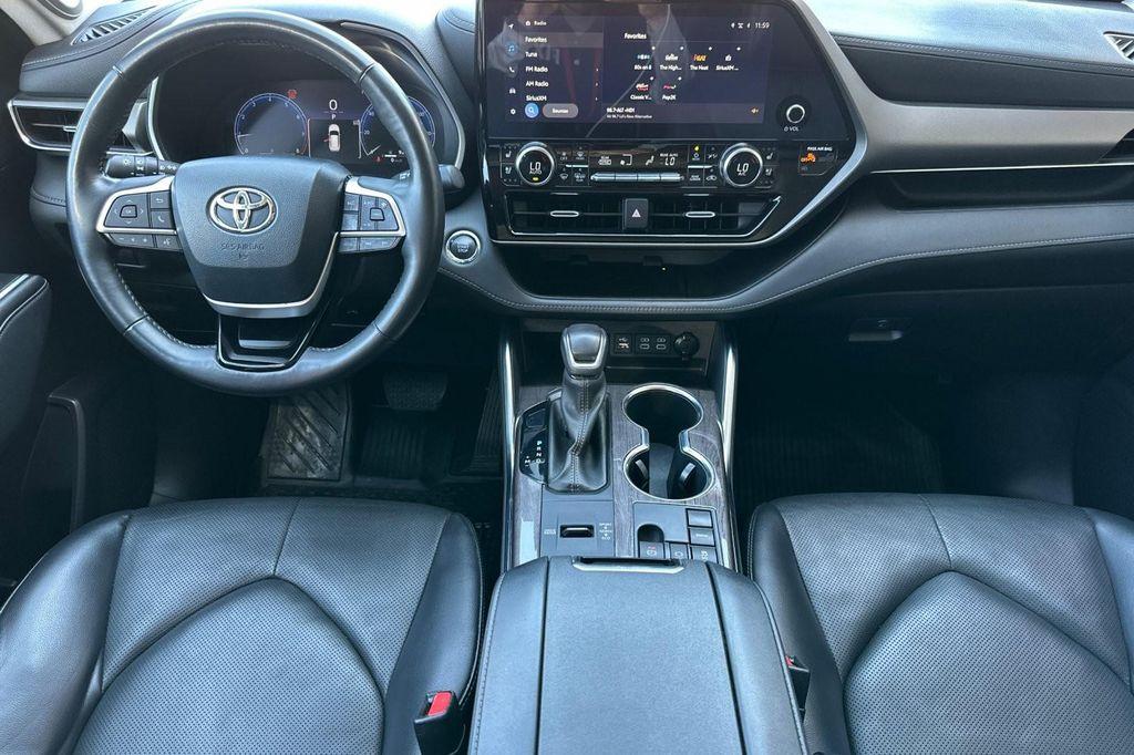 used 2023 Toyota Highlander car, priced at $38,893