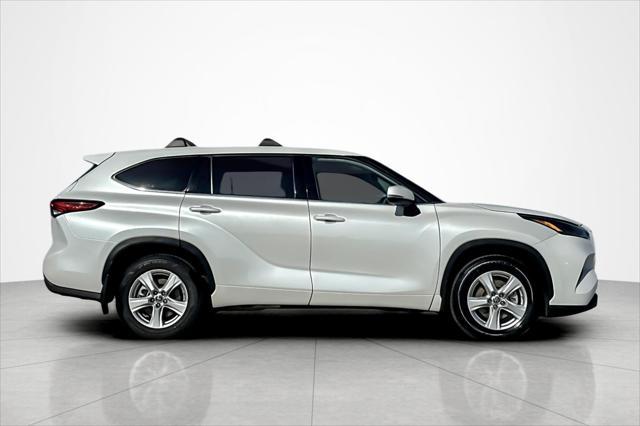 used 2022 Toyota Highlander car, priced at $30,994