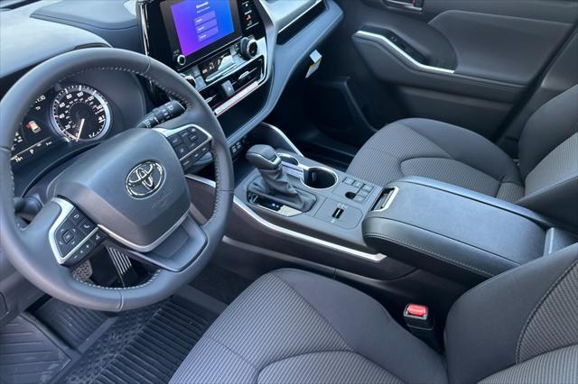 new 2025 Toyota Highlander car, priced at $43,018