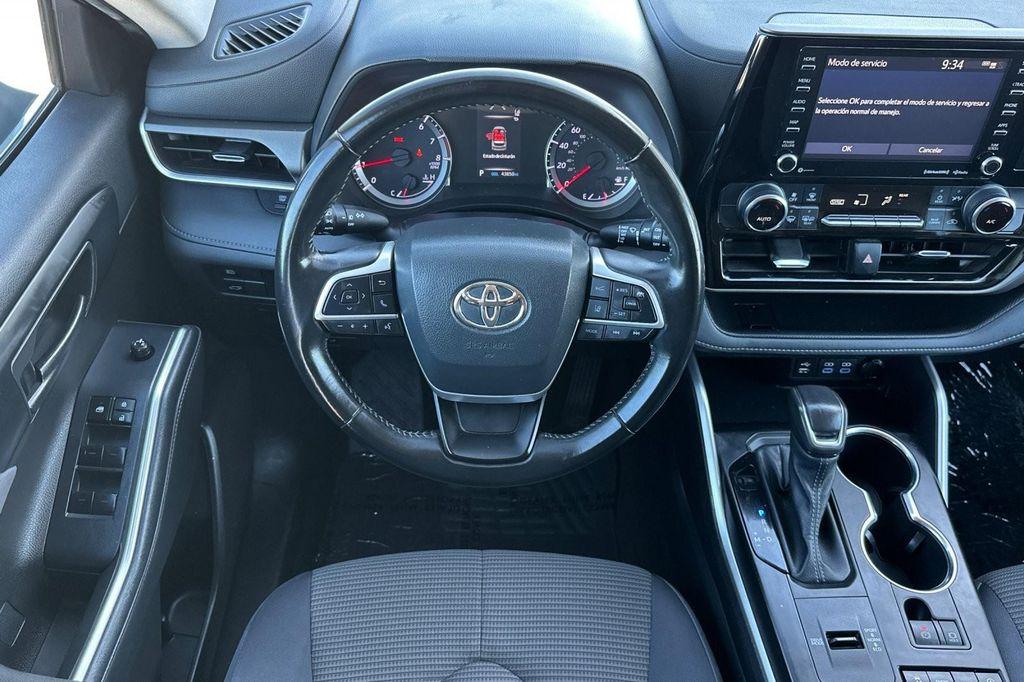 used 2022 Toyota Highlander car, priced at $29,993