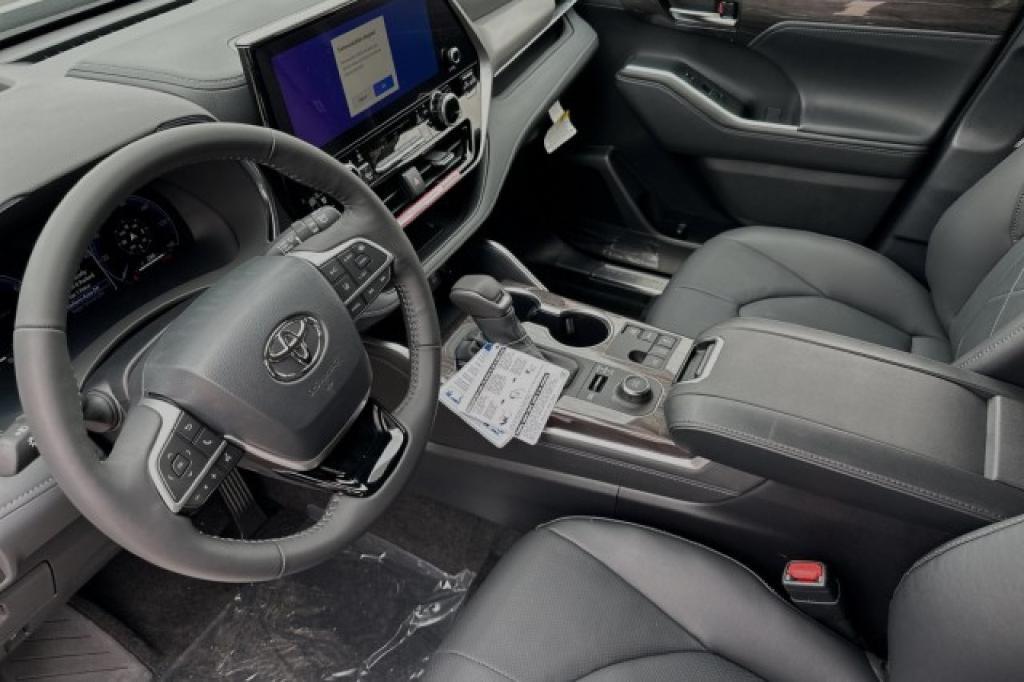 new 2024 Toyota Highlander car, priced at $54,257