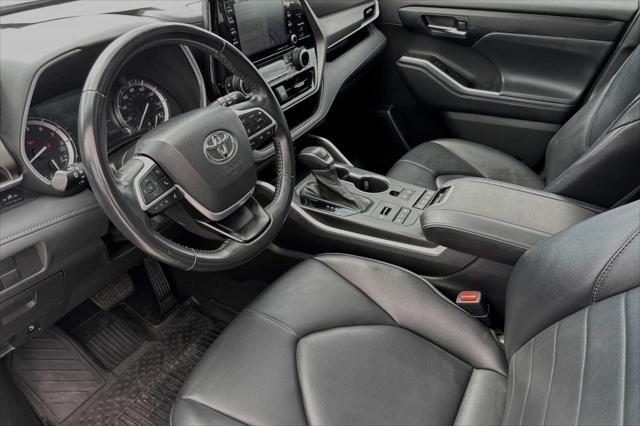 used 2022 Toyota Highlander car, priced at $36,494