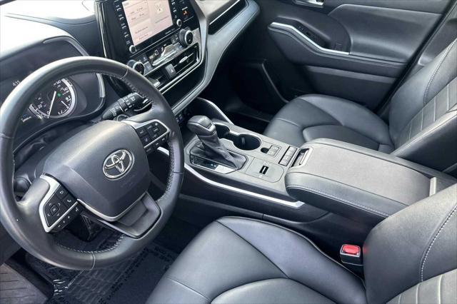 used 2022 Toyota Highlander car, priced at $35,494