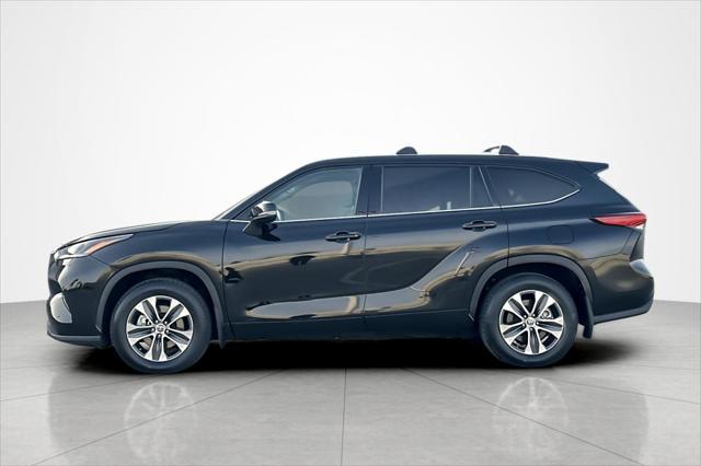 used 2022 Toyota Highlander car, priced at $35,494