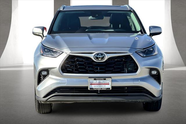 used 2022 Toyota Highlander car, priced at $34,994