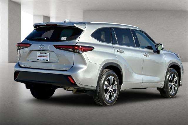 used 2022 Toyota Highlander car, priced at $34,994