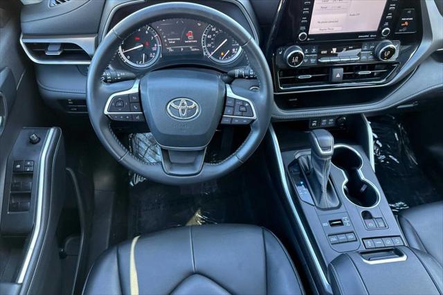 used 2022 Toyota Highlander car, priced at $34,994