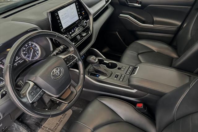 used 2022 Toyota Highlander car, priced at $34,994