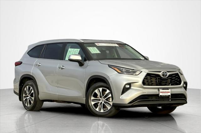 used 2023 Toyota Highlander car, priced at $37,494