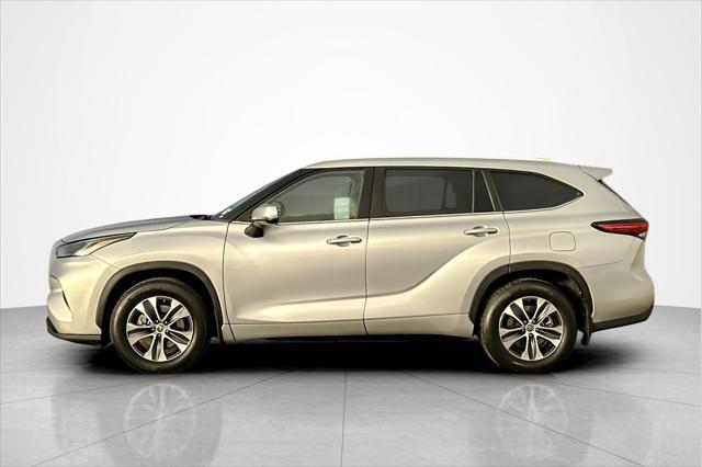 used 2023 Toyota Highlander car, priced at $37,494