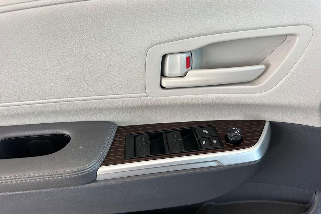 used 2024 Toyota Sienna car, priced at $39,994