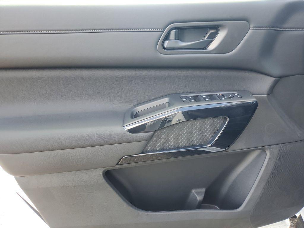 new 2025 Nissan Pathfinder car, priced at $41,876