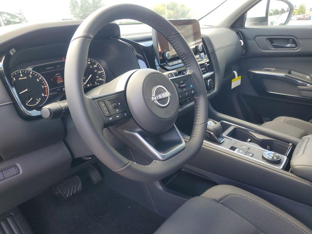 new 2025 Nissan Pathfinder car, priced at $41,876