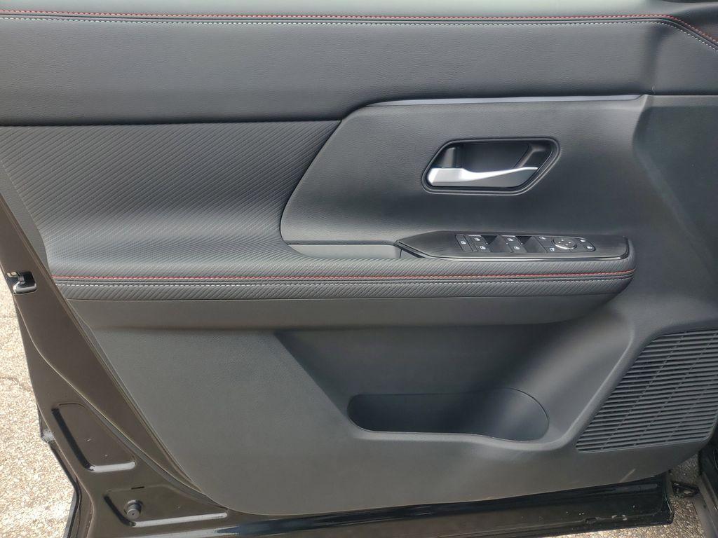 new 2025 Nissan Kicks car, priced at $27,882