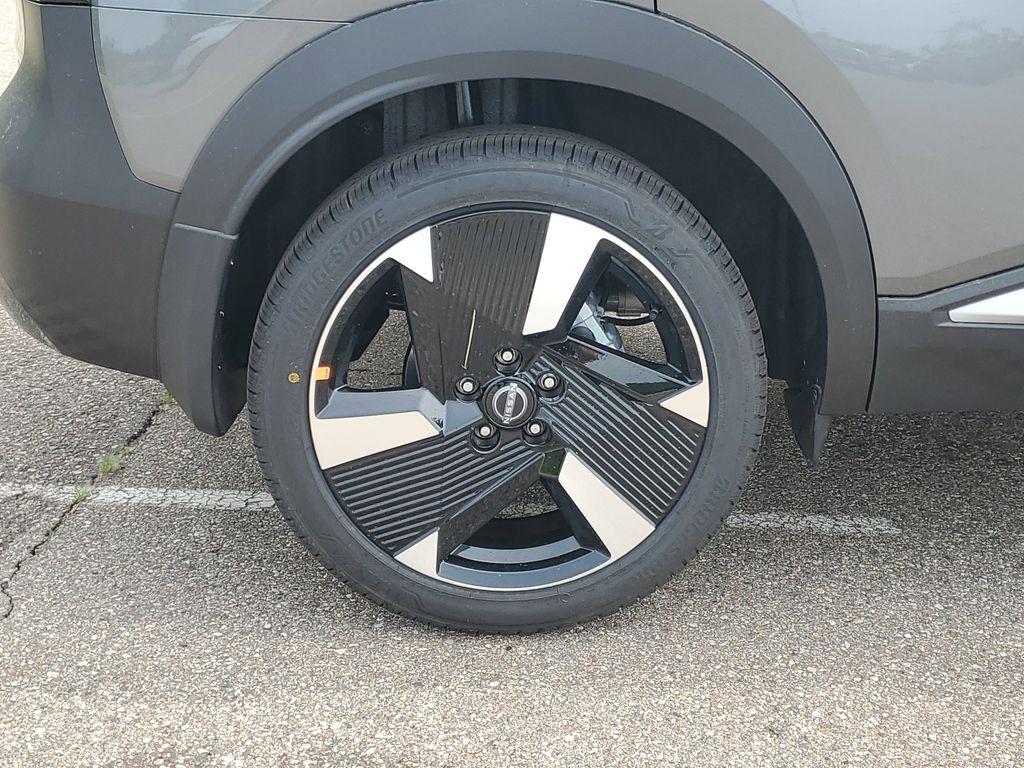 new 2025 Nissan Kicks car, priced at $31,055