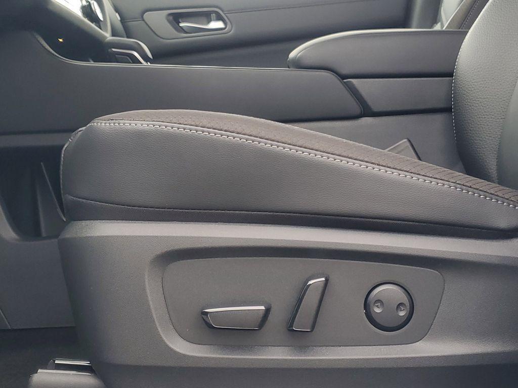 new 2025 Nissan Pathfinder car, priced at $44,600