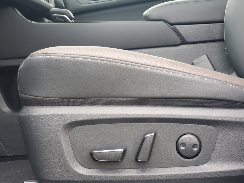 new 2025 Nissan Pathfinder car, priced at $51,823