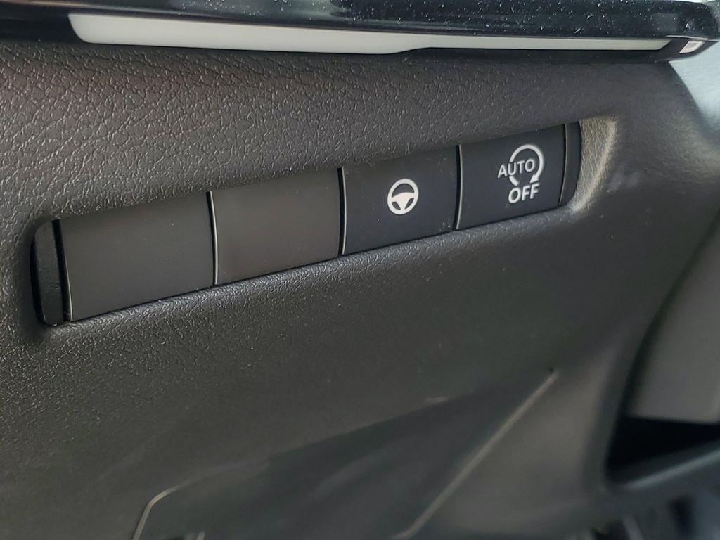 new 2025 Nissan Kicks car, priced at $27,985