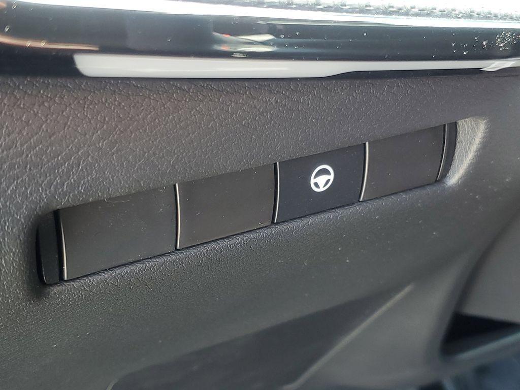 new 2025 Nissan Kicks car, priced at $29,294