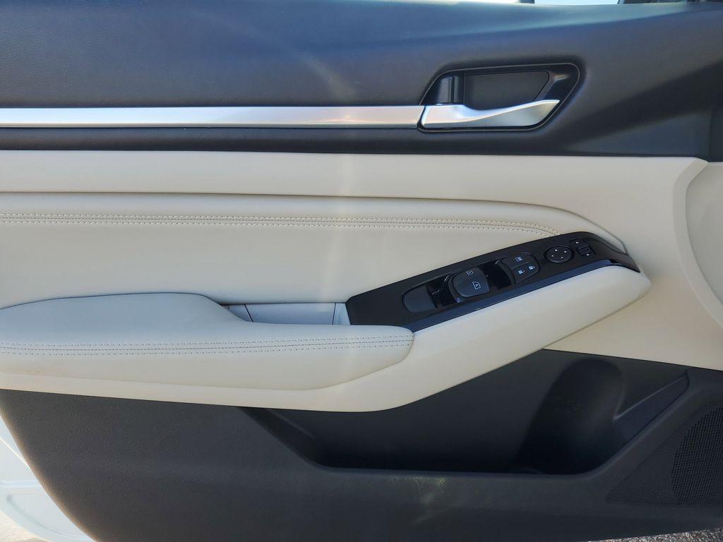 used 2021 Nissan Altima car, priced at $22,900