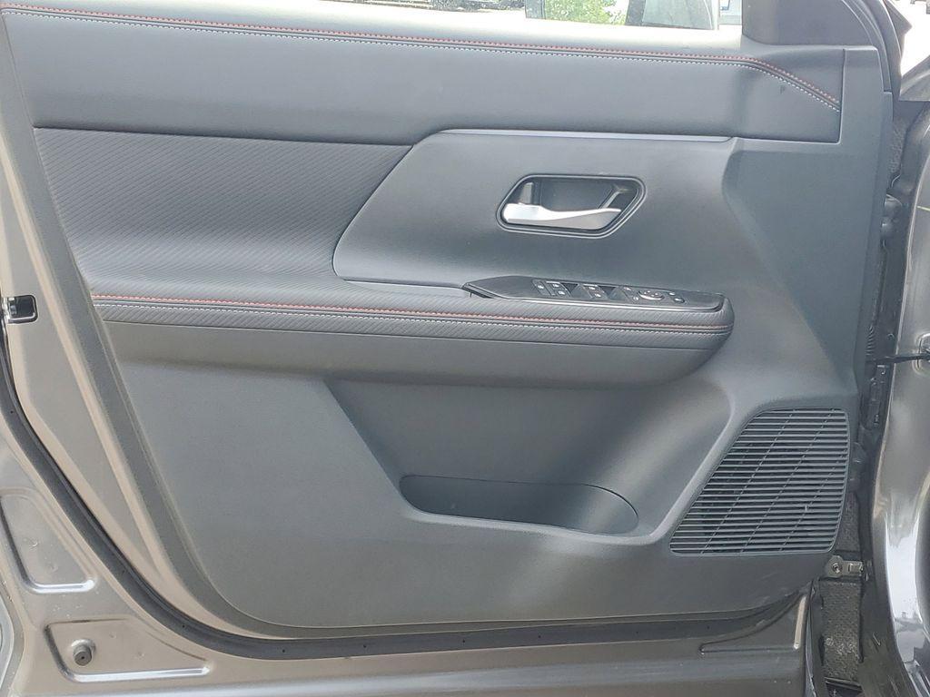 new 2025 Nissan Kicks car, priced at $31,055