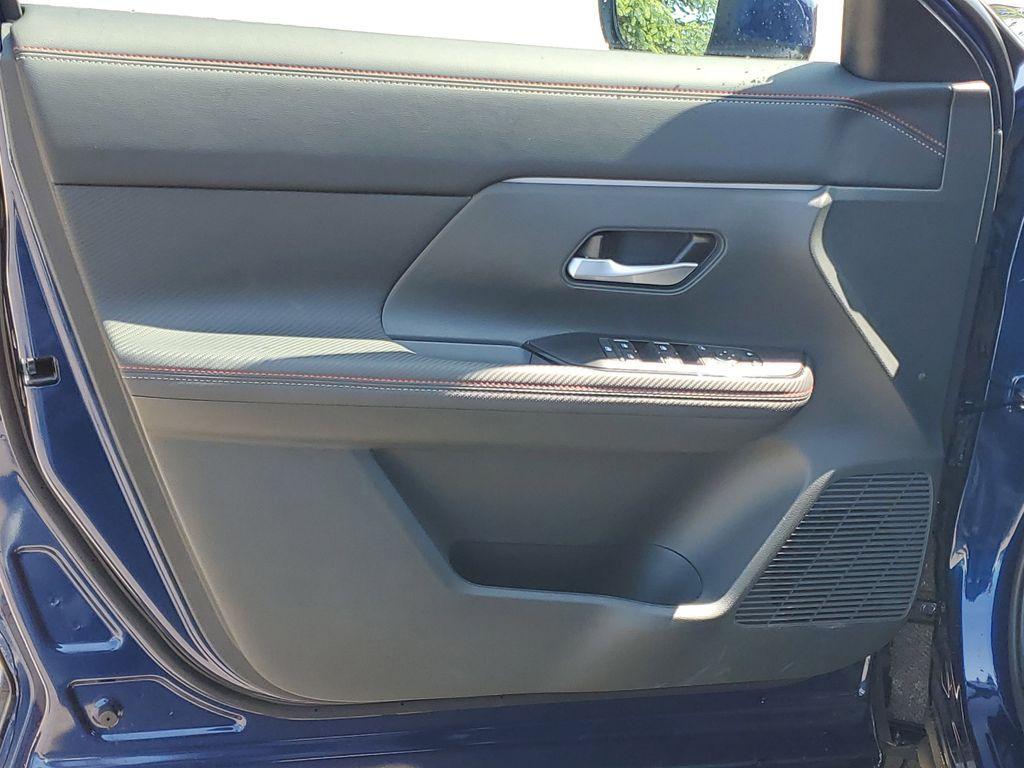 new 2025 Nissan Kicks car, priced at $27,882