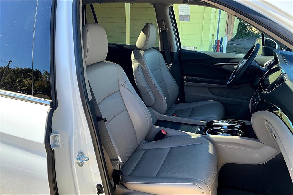 used 2021 Honda Pilot car, priced at $31,896
