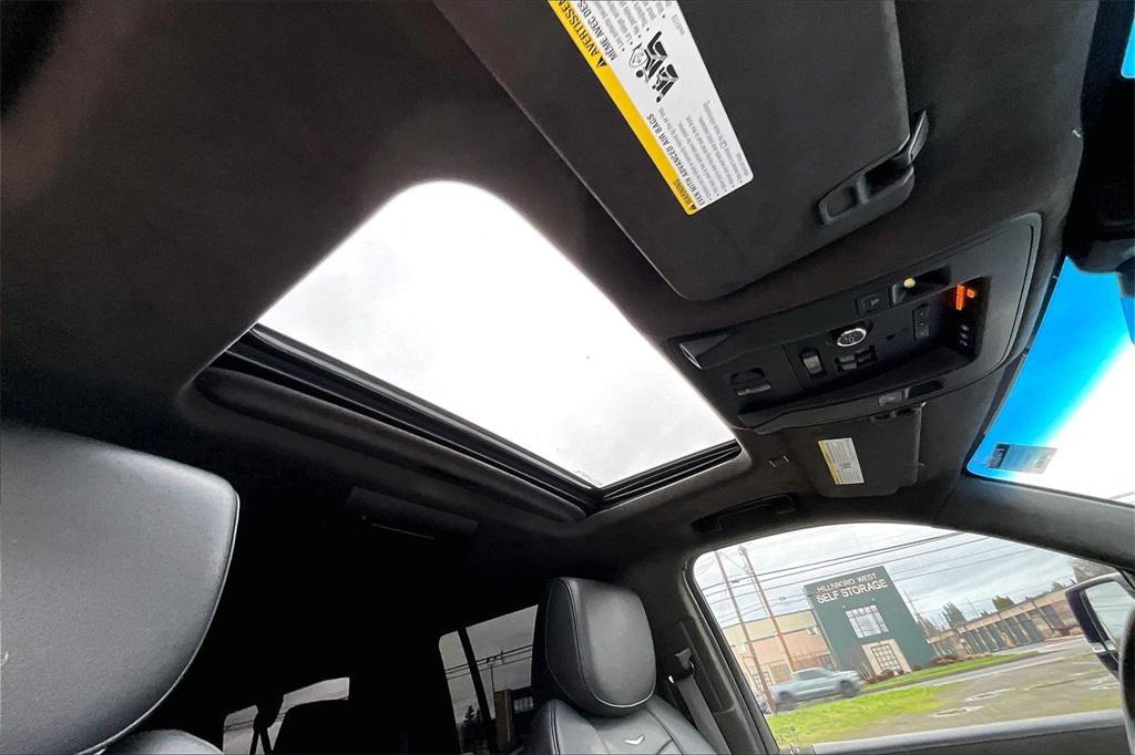 used 2018 Cadillac Escalade ESV car, priced at $35,095